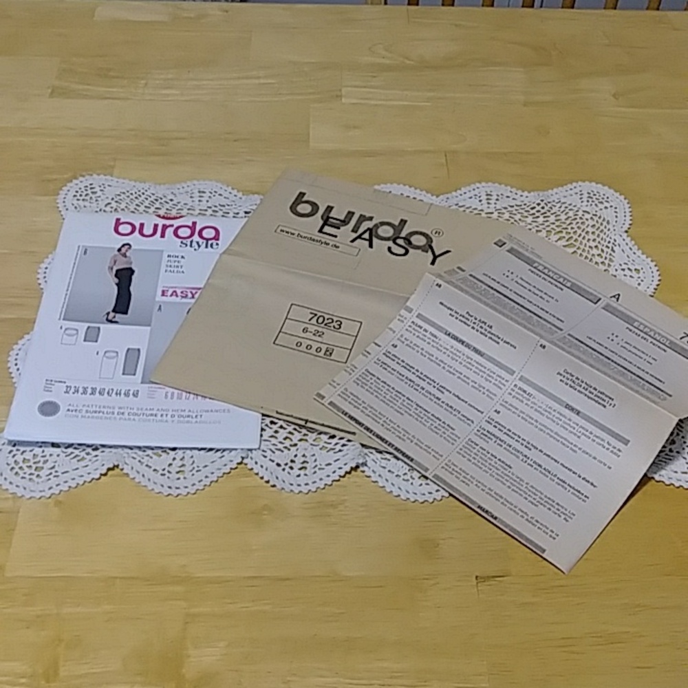 Sewing Pattern, Burda Style Super Easy Future Mama pattern 7023,  uncut